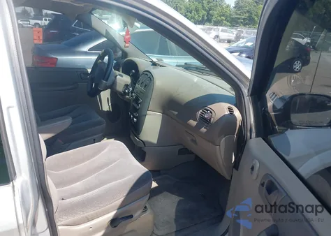 2002 Chrysler Voyager z USA, uszkodzony, nr VIN 1C4GJ25392B567079